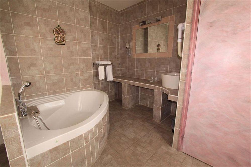 Hotel Le 5 Martigues Exteriör bild