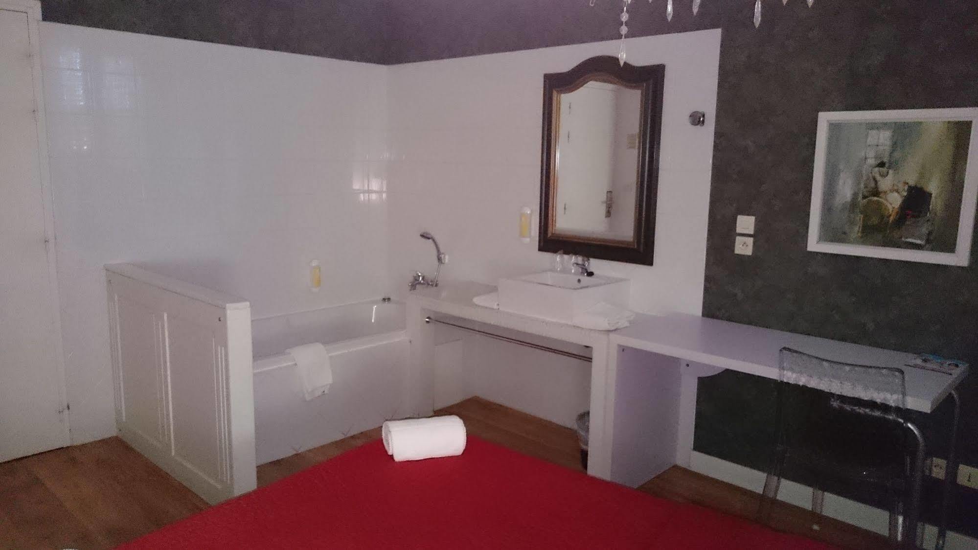 Hotel Le 5 Martigues Exteriör bild